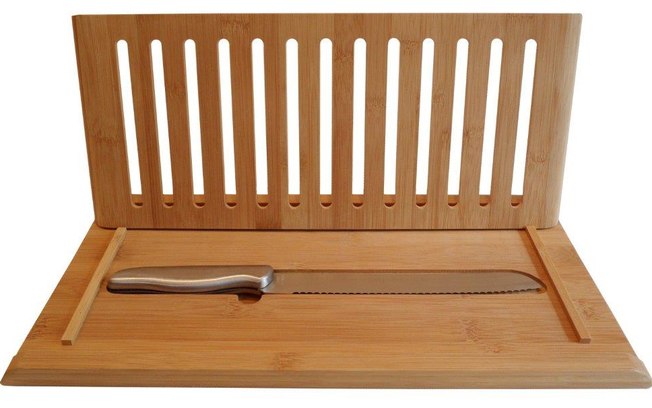 Feito com bambu, este jogo de tábua e faca para pão é perfeito para o churrasco. Regatta Casa, R$ 190