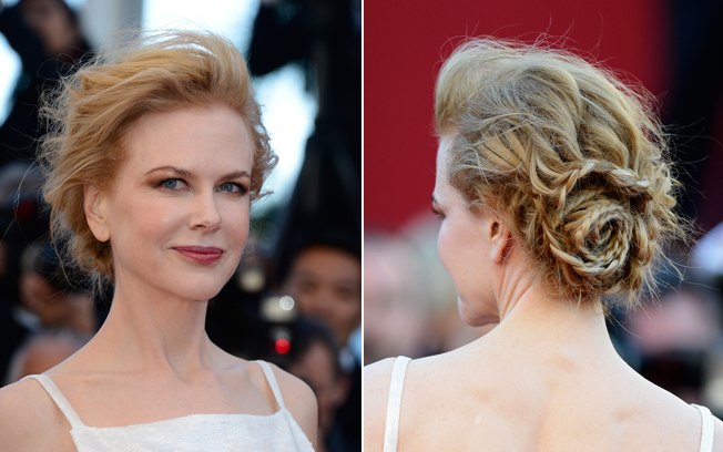 O coque de Nicole Kidman é diferente. Em vez de usar a trança para formar o coque, ela apenas adorna e desenha o penteado