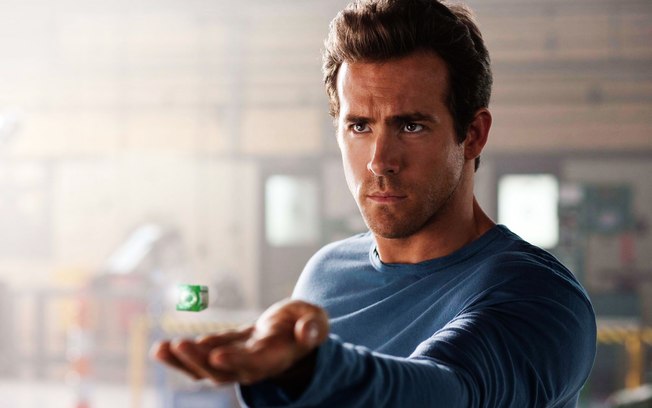 O ator Ryan Reynolds em 'Lanterna Verde'