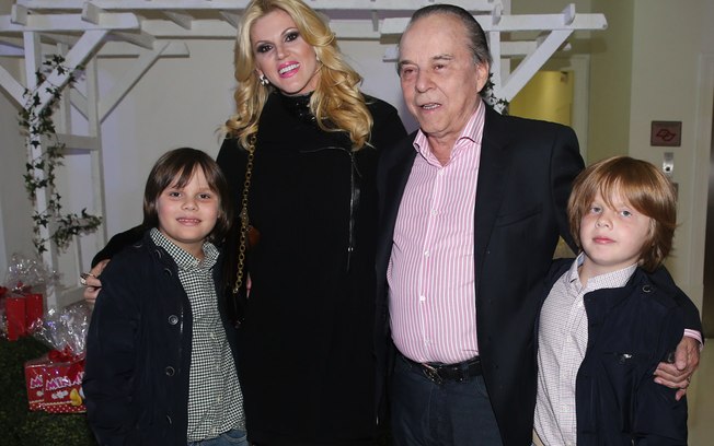Val Marchiori com os filhos e Evaldo Ulinski