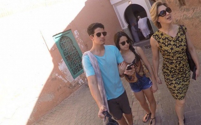 Viagem em família: Claudia e os filhos aproveitam as férias no Marrocos
