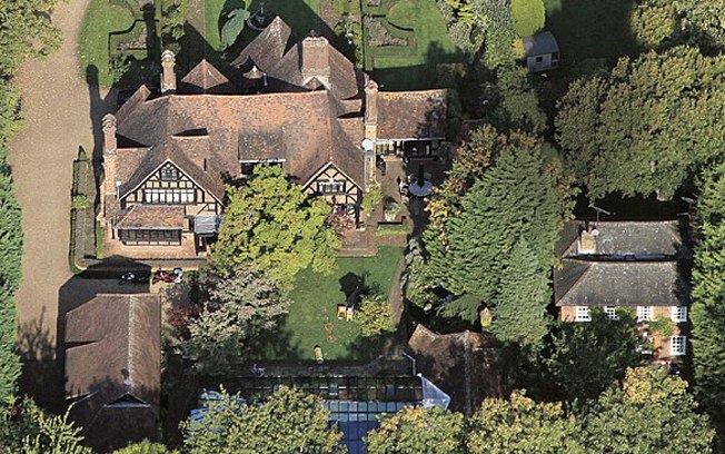 Vista aérea da Whornes Place, propriedade que o casal Jolie-Pitt comprou em Londres por R$ 30 milhões