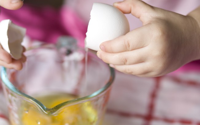 O ovo é rico em colina e glutamina, nutrientes importantes para o desenvolvimento do cérebro