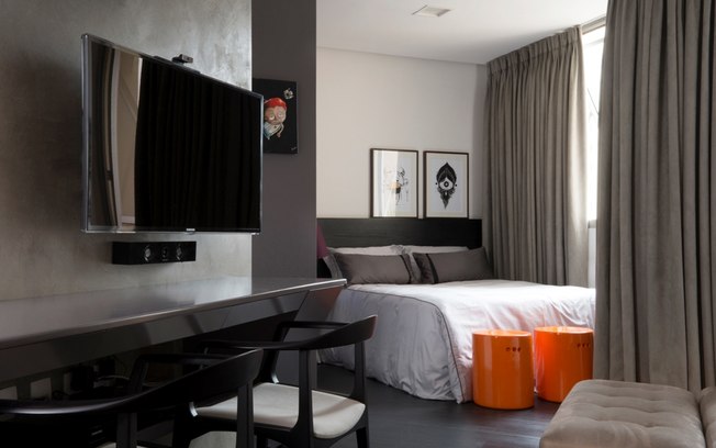 1. No apartamento de 27 m² projetado pelo arquiteto Ricardo Abreu Borges apenas uma cortina separa quarto e sala 