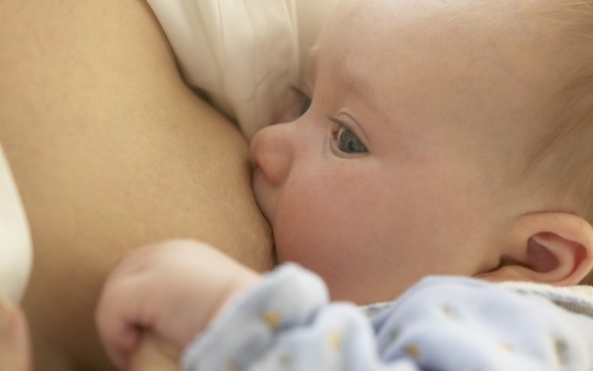Mamar ajuda na formação da mandíbula e da língua do bebê
