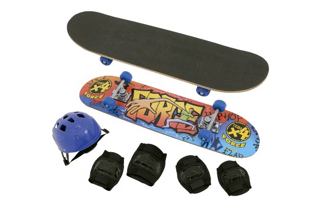 Para os pequenos radicais, Skate Force com capacete, joelheira e cotoveleira. De Xalingo Brinquedos. (R$134,90)