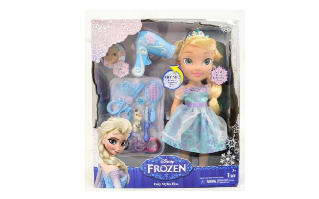 Princesas e beleza, uma combinação atrativa. Kit de beleza da Princesa Elsa, de Frozen. De Sunny Brinquedos. (R$ 399,99)