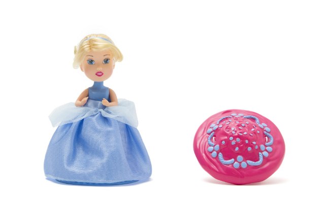 As bonecas CupCake Surpresa têm agora versão em Princesas Disney. De Estrela. (R$ 64,99)