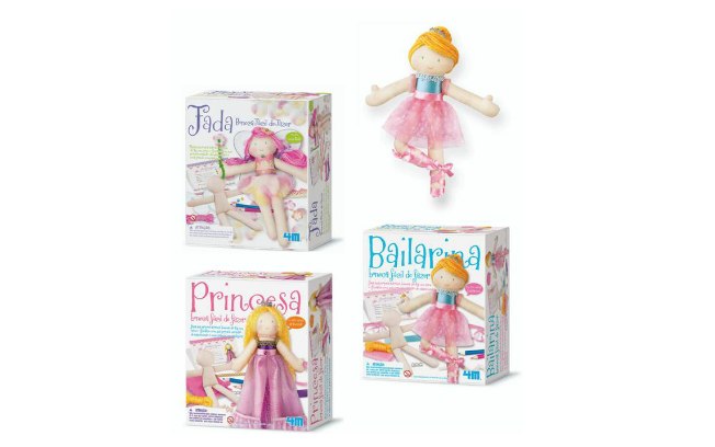 Que criança nunca sonhou em fazer sua própria boneca? Este kit vem com um corpo de pano e acessórios para montar uma princesa, bailarina ou fada. De Mimoo Toys'n Dolls. (R$ 126,64 cada kit)
