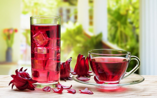 Chá de hibisco é um ótimo diurético e digestivo e pode ser consumido frio ou quente